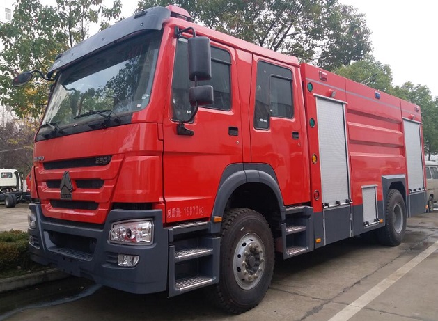 重汽8噸水罐消防車(chē)(國(guó)五)